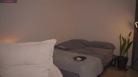 Snapshot of emely_dolce chatting on November 2025 10:53:02 PM ana online show from November 2025 10:53:02 PM