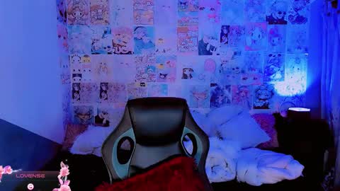 Emely Rous online show from November 2025 02:18:02 PM