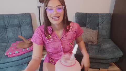 Snapshot of emerald_sparkles chatting on October 2025 05:39:02 AM sabrina online show from October 2025 05:39:02 AM