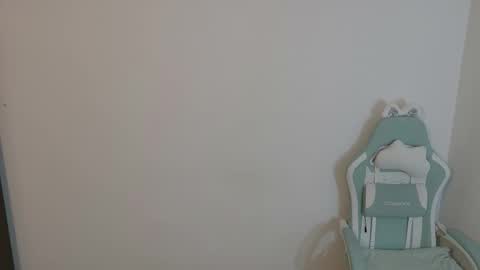 Snapshot of emerald_sparkles chatting on November 2025 04:01:02 AM sabrina online show from November 2025 04:01:02 AM