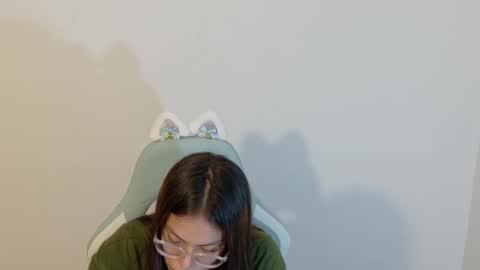 Snapshot of emerald_sparkles chatting on November 2025 02:37:02 AM sabrina online show from November 2025 02:37:02 AM