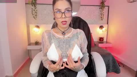 Esmeralda online show from November 2025 12:26:01 PM