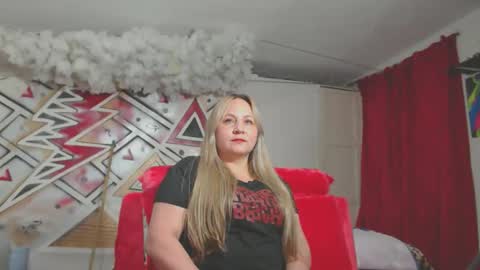 Snapshot of emeraldcurbesexxxy chatting on December 2025 05:34:02 AM emeraldcurbesexxxy online show from December 2025 05:34:02 AM