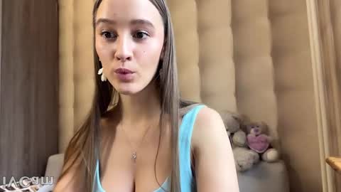 Snapshot of emi__ly chatting on November 2025 08:25:02 AM emi__ly online show from November 2025 08:25:02 AM