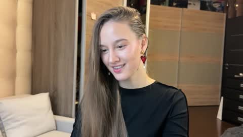 Snapshot of emi__ly chatting on December 2025 07:03:02 AM emi__ly online show from December 2025 07:03:02 AM