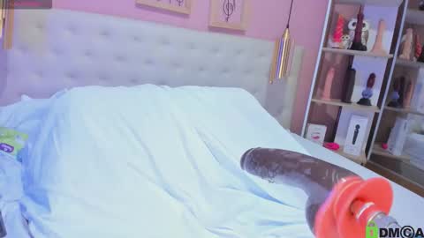 Emily Sarai online show from November 2025 08:08:02 PM