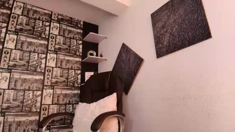 Emilia Gomez online show from November 2025 12:51:01 PM