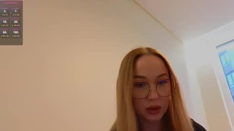 Emili online show from December 2025 12:24:02 PM