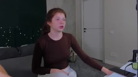Snapshot of emilia_cross chatting on June 2026 01:19:02 AM Emilia online show from June 2026 01:19:02 AM