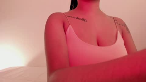 Snapshot of emilia_ghendle chatting on December 2024 07:10:01 PM Emilia Big Boobs online show from December 2024 07:10:01 PM