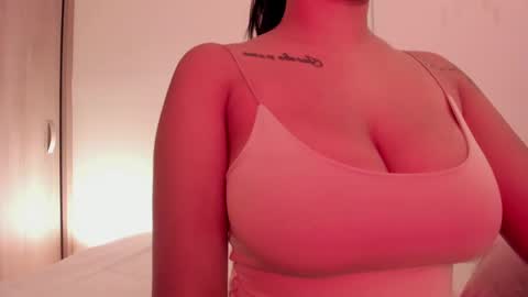 Snapshot of emilia_ghendle chatting on December 2024 10:15:02 PM Emilia Big Boobs online show from December 2024 10:15:02 PM