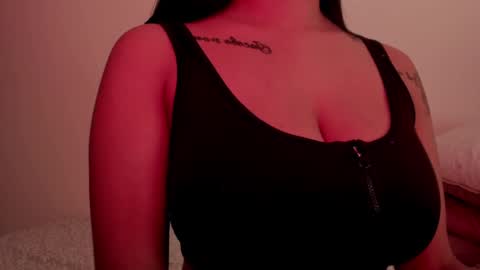 Snapshot of emilia_ghendle chatting on January 2025 02:33:01 AM Emilia Big Boobs online show from January 2025 02:33:01 AM