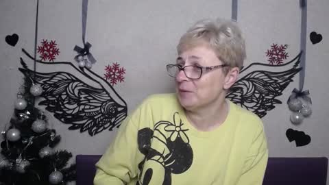 Snapshot of emiliagree chatting on December 2025 06:01:02 PM EmiliaGree online show from December 2025 06:01:02 PM