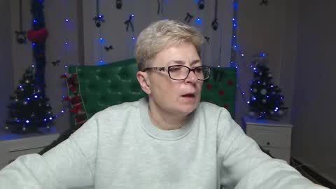 Snapshot of emiliagree chatting on December 2025 06:03:02 PM EmiliaGree online show from December 2025 06:03:02 PM