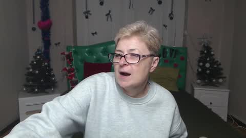 Snapshot of emiliagree chatting on December 2025 06:15:02 PM EmiliaGree online show from December 2025 06:15:02 PM