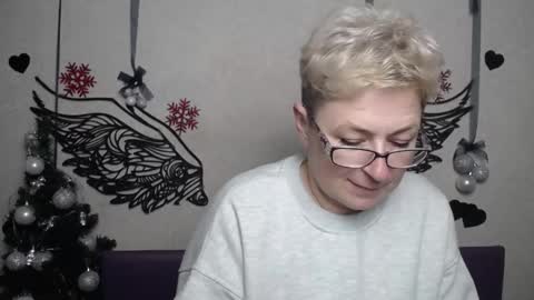 Snapshot of emiliagree chatting on December 2025 06:15:01 PM EmiliaGree online show from December 2025 06:15:01 PM