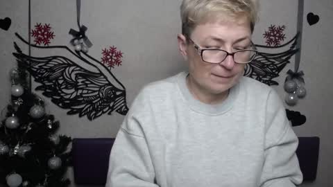 Snapshot of emiliagree chatting on December 2025 06:04:02 PM EmiliaGree online show from December 2025 06:04:02 PM