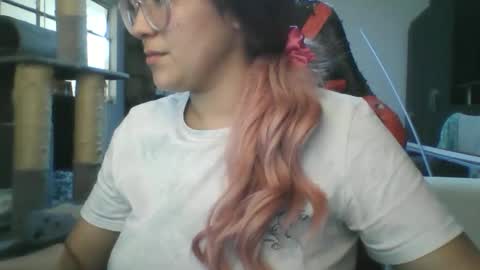 Snapshot of emiliahoney chatting on December 2025 06:59:02 PM emiliahoney online show from December 2025 06:59:02 PM