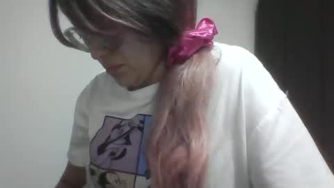 Snapshot of emiliahoney chatting on February 2026 04:33:01 PM emiliahoney online show from February 2026 04:33:01 PM