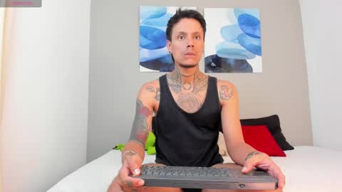 Snapshot of emilio_wolf chatting on January 2025 10:43:02 AM EMILIO online show from January 2025 10:43:02 AM