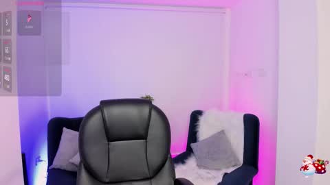 Snapshot of emilly_smith_1 chatting on September 2025 05:13:01 AM Emily online show from September 2025 05:13:01 AM