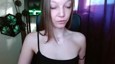 Emilly online show from April 2026 06:19:01 AM