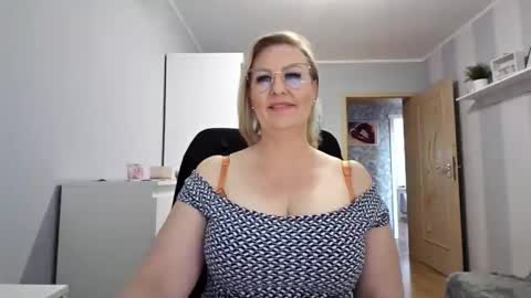 Snapshot of emillykiss chatting on March 2026 12:05:03 PM EmillyLove online show from March 2026 12:05:03 PM