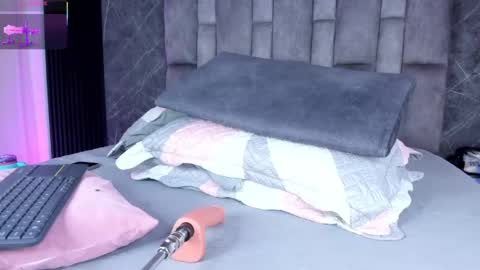 Snapshot of emily___fox chatting on November 2025 12:06:02 PM Emily online show from November 2025 12:06:02 PM