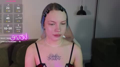 Snapshot of emily__hamilton chatting on July 2026 01:19:01 AM Emily online show from July 2026 01:19:01 AM
