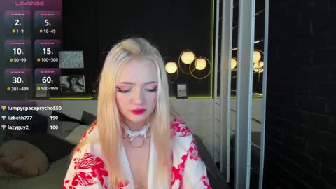 Snapshot of emily_air chatting on January 2025 12:33:01 AM Emily online show from January 2025 12:33:01 AM