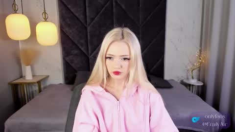 Emily online show from November 2025 04:40:01 PM