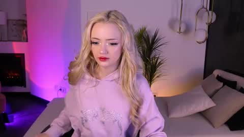 Emily online show from November 2025 04:39:01 PM