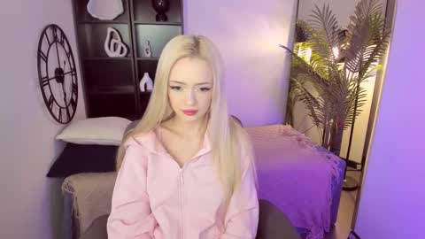 Emily online show from November 2025 03:54:02 PM