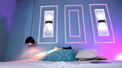 Snapshot of emily_ariaszc chatting on February 2025 12:05:02 PM Emily online show from February 2025 12:05:02 PM