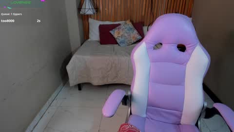 Snapshot of emily_beltonn chatting on December 2024 01:24:01 AM online show from December 2024 01:24:01 AM