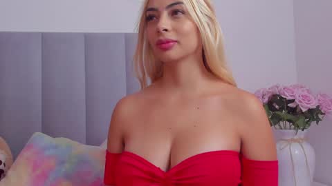 Snapshot of emily_briston chatting on May 2026 12:33:01 PM Emily online show from May 2026 12:33:01 PM
