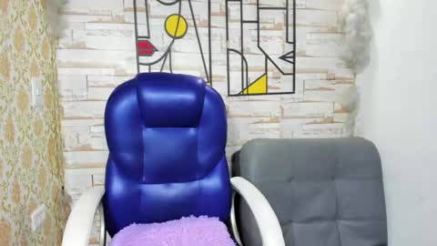 emily_cortes23_aws online show from January 2025 01:16:02 AM