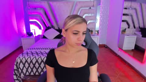 Snapshot of emily_ellen chatting on January 2025 10:34:01 AM Emily online show from January 2025 10:34:01 AM