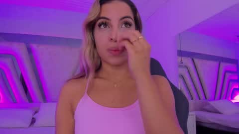 Snapshot of emily_ellen chatting on October 2025 11:20:02 AM Emily online show from October 2025 11:20:02 AM