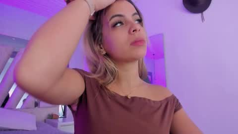 Snapshot of emily_ellen chatting on November 2025 11:12:01 AM Emily online show from November 2025 11:12:01 AM