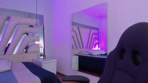 Snapshot of emily_ellen chatting on November 2025 11:20:01 AM Emily online show from November 2025 11:20:01 AM