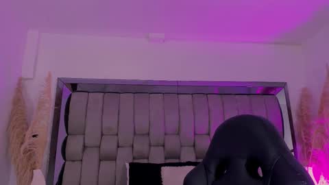 Snapshot of emily_ellen chatting on November 2025 01:11:01 PM Emily online show from November 2025 01:11:01 PM