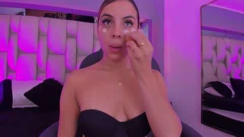 Snapshot of emily_ellen chatting on November 2025 11:31:02 AM Emily online show from November 2025 11:31:02 AM