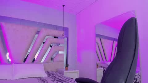 Snapshot of emily_ellen chatting on November 2025 11:21:02 AM Emily online show from November 2025 11:21:02 AM