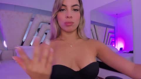 Snapshot of emily_ellen chatting on December 2025 11:48:01 AM Emily online show from December 2025 11:48:01 AM