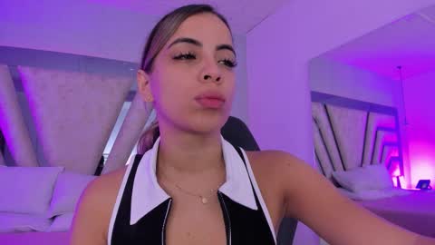 Snapshot of emily_ellen chatting on December 2025 10:46:02 AM Emily online show from December 2025 10:46:02 AM