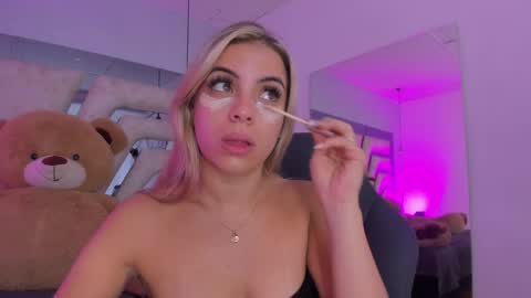 Snapshot of emily_ellen chatting on December 2025 11:36:02 AM Emily online show from December 2025 11:36:02 AM