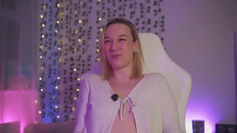 Em -  online show from December 2024 10:42:01 PM