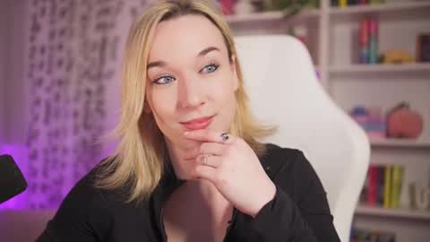 Em -  online show from February 2025 11:45:01 PM