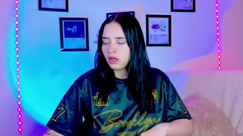 Snapshot of emily_lindey_ chatting on July 2026 07:56:02 AM Emily Lindey online show from July 2026 07:56:02 AM